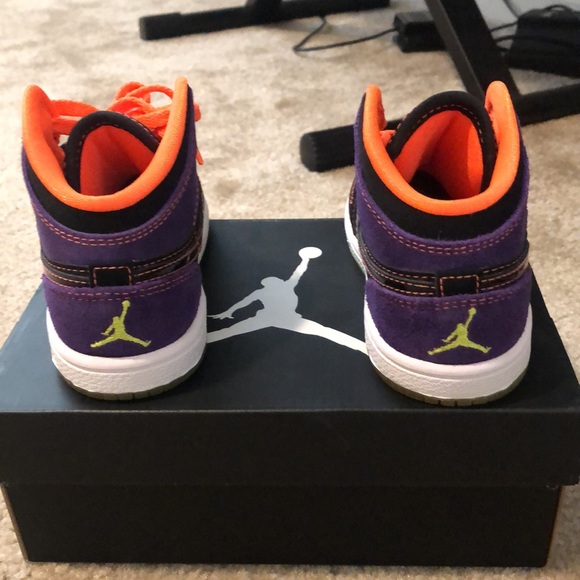 Jordan 1 Phat Mid. Purchased 8yrs ago Never worn. - Picture 4 of 5